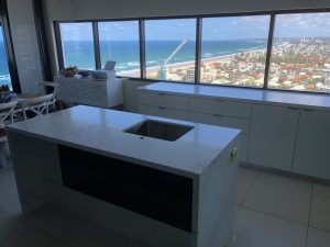 The View!! 40mm Island in Empira White